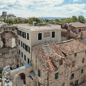 3* Hotell Peristil